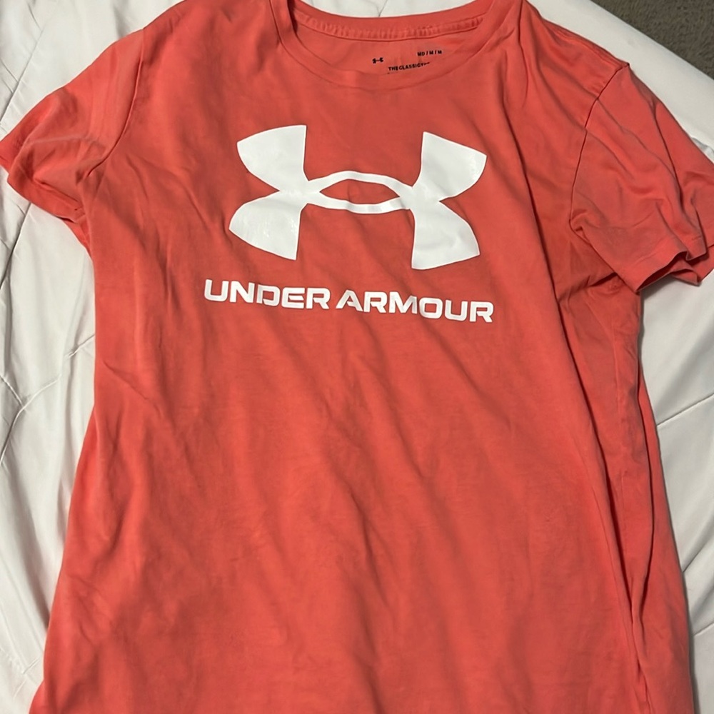 CORAL UNDER ARMOUR T SHIRT - SIZE WOMENS US MEDIUM